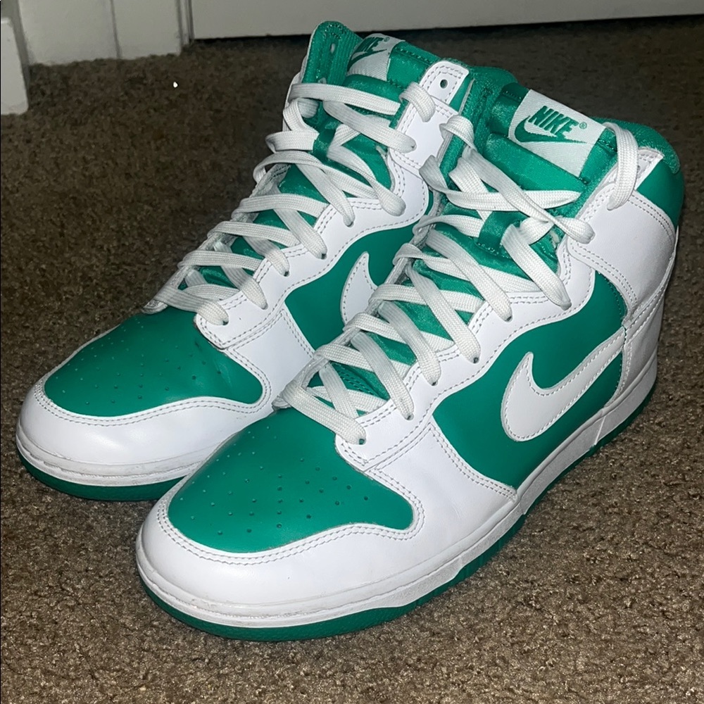 Nike High-Top Sneakers in White and Green